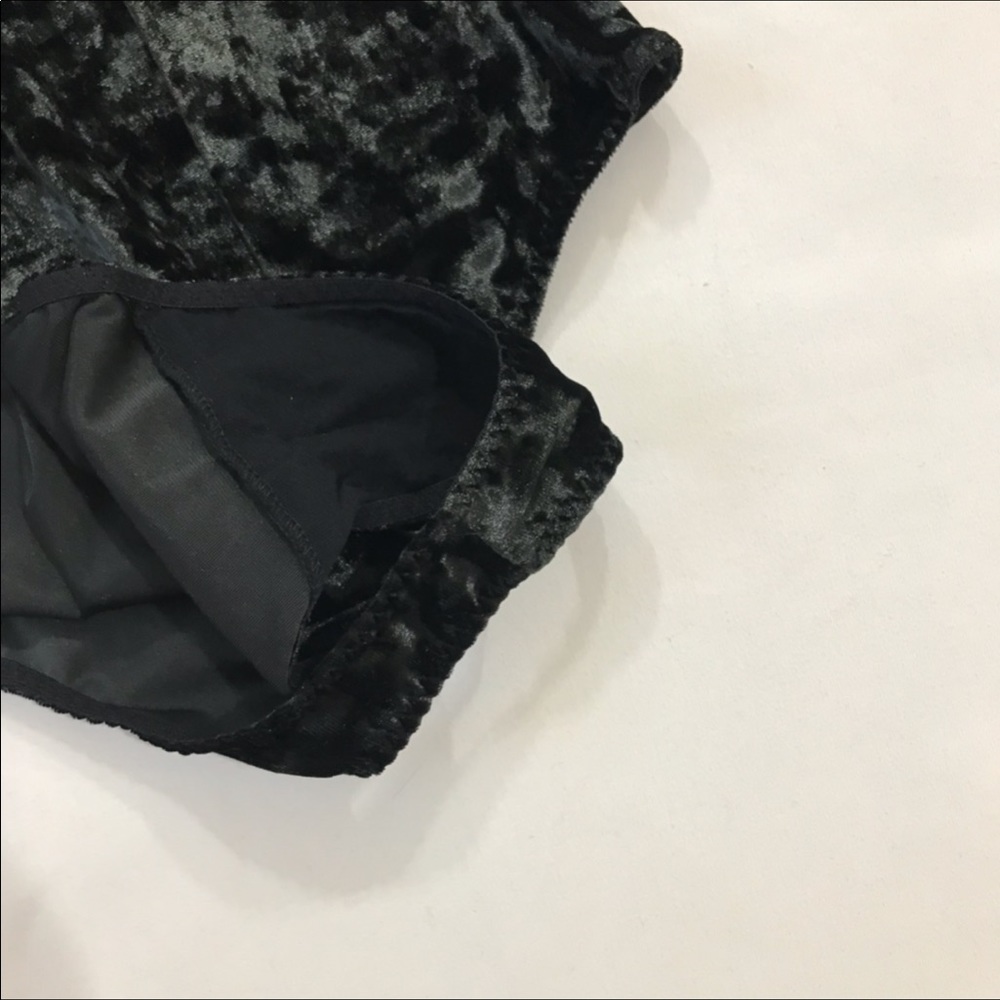 VS black SEXY Crushed Velvet Plunge Bodysuit M/L - Picture 5 of 6